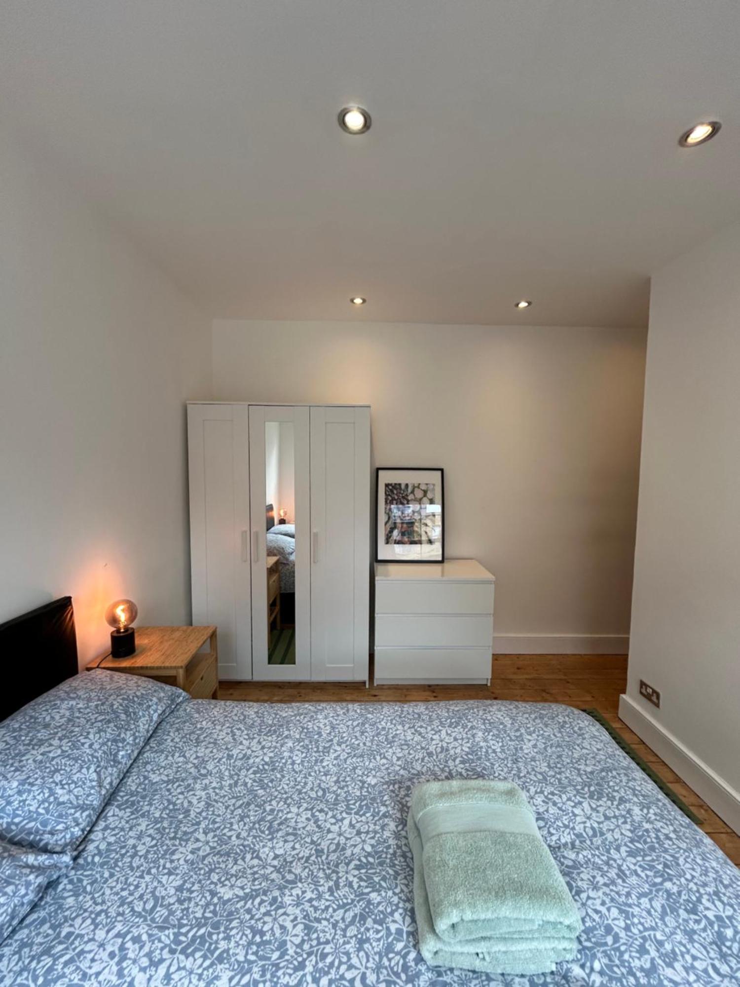 Spacious Battersea Rooms And Apartments London Phòng bức ảnh