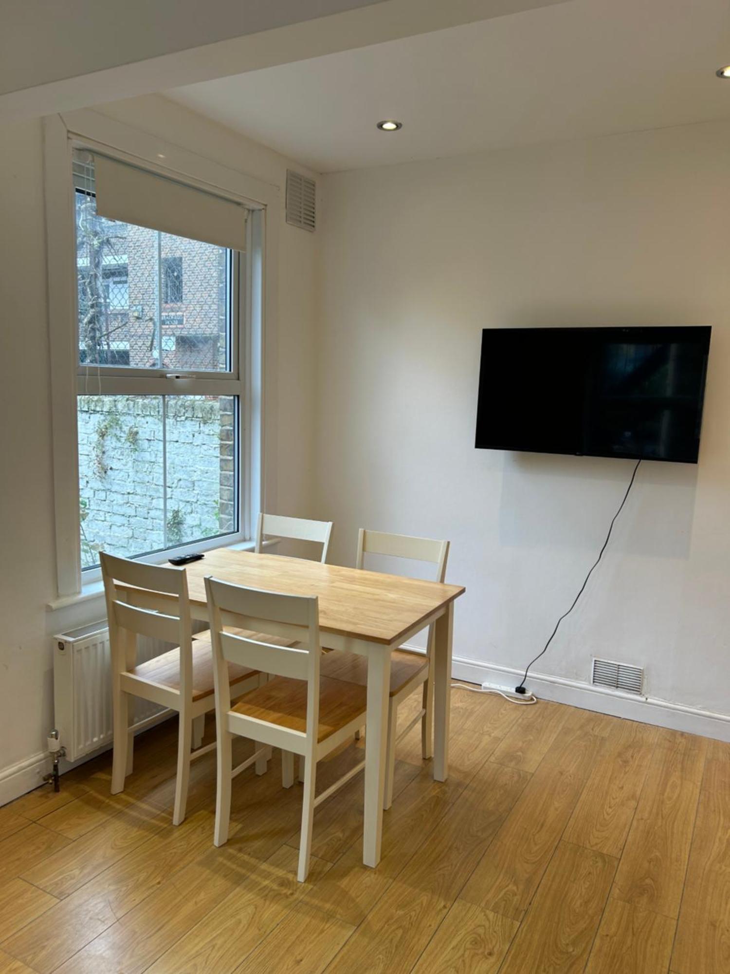 Spacious Battersea Rooms And Apartments London Phòng bức ảnh