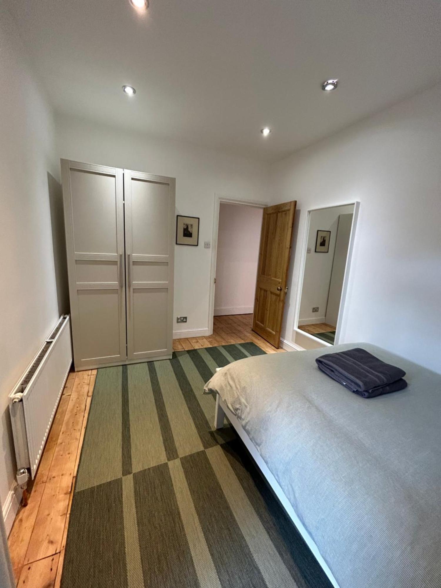 Spacious Battersea Rooms And Apartments London Phòng bức ảnh