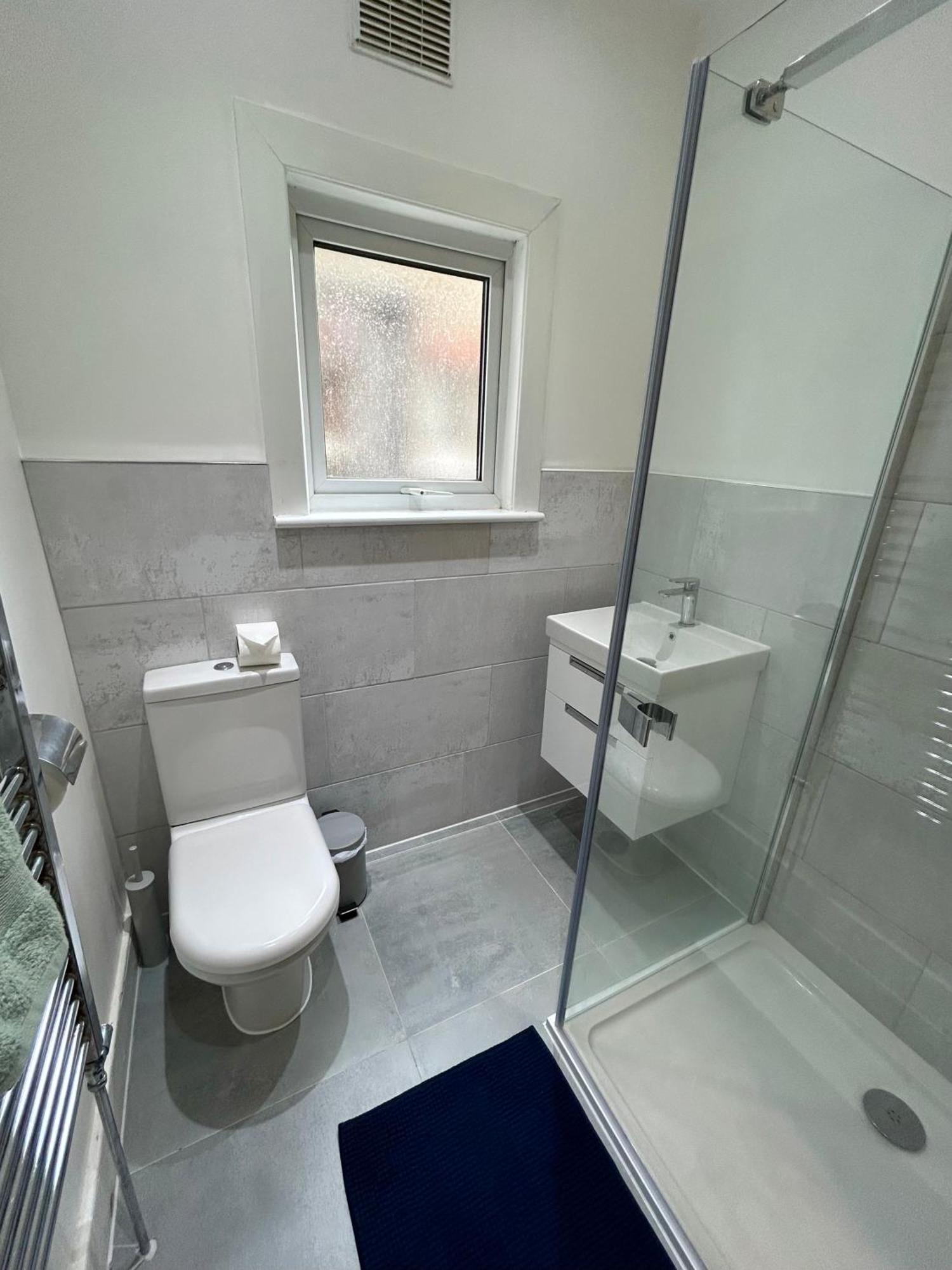 Spacious Battersea Rooms And Apartments London Phòng bức ảnh