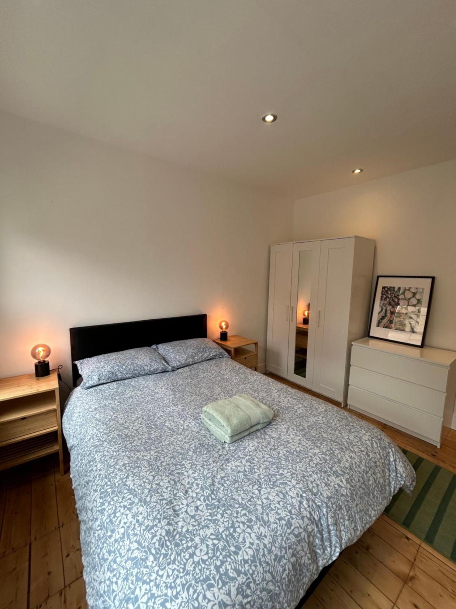 Spacious Battersea Rooms And Apartments London Phòng bức ảnh
